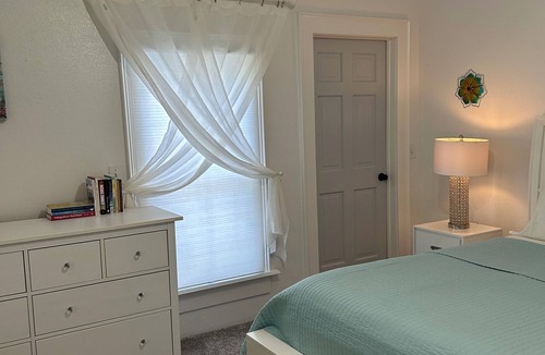 Palmetto Bed & Breakfast | BrownBunnyB&B — Immaculate Private Room in Picturesque Palmetto, FL Fast WiFi