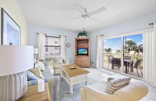 Marco Island House | Bungalow-style beachfront condo with pool
