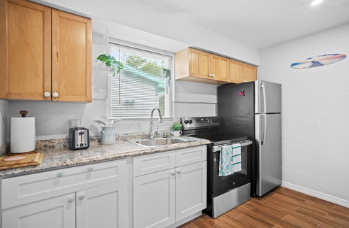 East Naples Cottage | C-LuCottage-2 Bdrm/1 Bath-3 Mins to 5th avexury