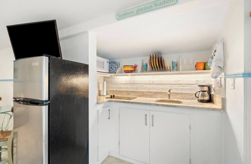 Treasure Island Cottage | Cabana Cottage Treasure Island Beach Sleeps 3