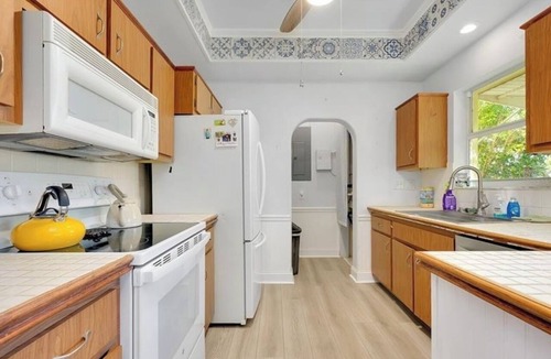 Edgewater House | Cabanajoes rental with kayaks 3bedroom house on canal walk distance to the beach