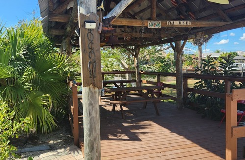 Edgewater House | Cabanajoes rental with kayaks 3bedroom house on canal walk distance to the beach