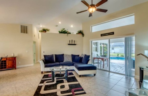Caloosahatchee Villa | Canal Villa Yvonne in Cape Coral
