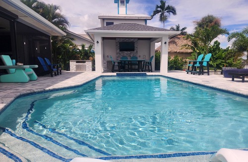Caloosahatchee House | Cape Coral, Fl on Caloosahatchee river, close to Ft. Myers with heated pool
