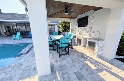 Caloosahatchee House | Cape Coral, Fl on Caloosahatchee river, close to Ft. Myers with heated pool