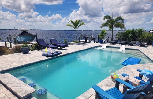 Caloosahatchee House | Cape Coral, Fl on Caloosahatchee river, close to Ft. Myers with heated pool