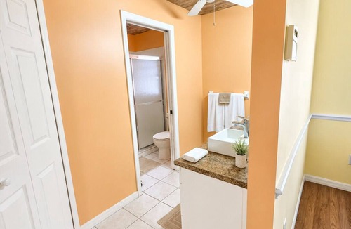 Cape Coral Hotel | Cape Coral Retreat w Pool & Court