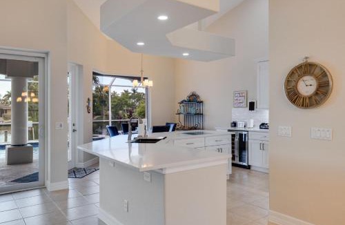 Caloosahatchee House | Cape Serenity- Premier Waterfront Villa with Kayaks and Bikes