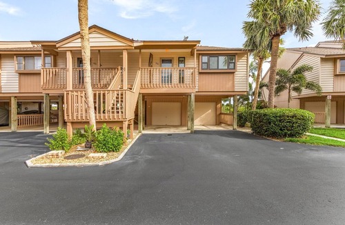 Bokeelia Condo | Captain`s Harbor Condo 2/2 on the water!