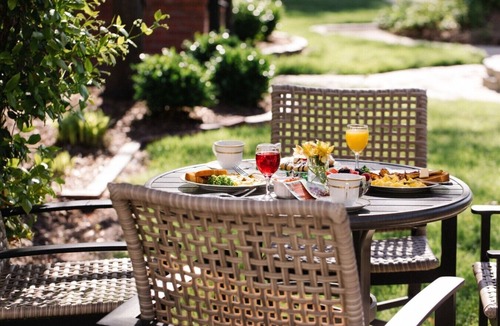 Edenton Bed & Breakfast | Captain’s Quarters Inn Downtown Edenton Queen Bed 2nd Floor