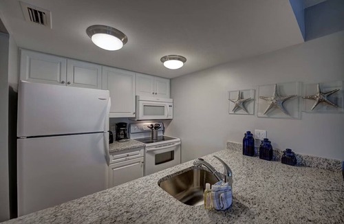 Captiva Hotel | Captiva Landing Waterpark | 2.5 Mi Beach | 0.8 Mi to Mucky Duck Sunset