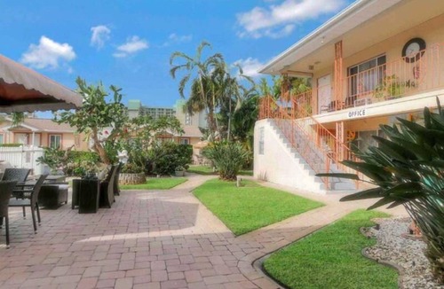 St. Pete Beach Hotel | Carlton House Motel