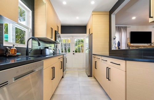 Victoria Park House | Casa Azul -2/1 - Sleeps 6 - Intimate Oasis Central to Excitement-Victoria Park