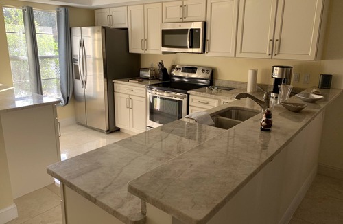 Bonita Shores House | Casa Bonita - Tropical Paradise - House with Pool & Spa - 5 Mins from the Beach