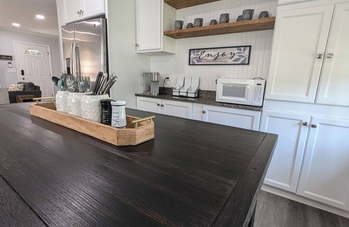Taylors House | Centrally Located! 15 minutes from downtown Greenville, Greer and GSP airport.