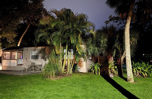 Fort Myers River District House | Charming 2-bedroom Bungalow in marvelous Downtown Fort Myers with Brand New AC!