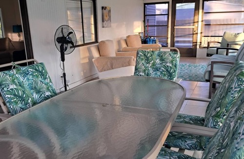 Iona House | Charming 2-bedroom house in Fort Myers with WiFi and AC