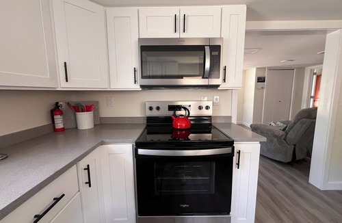 Southgate House | Charming 2-bedroom house in delightful Sarasota town of Pinecraft