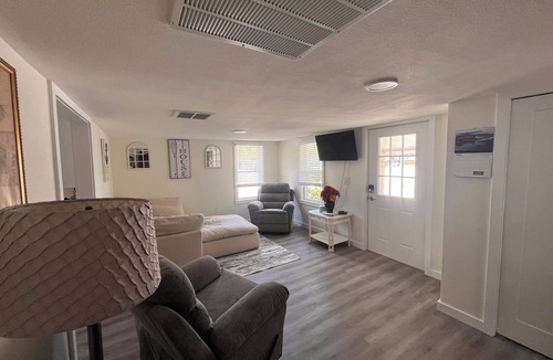 Southgate House | Charming 2-bedroom house in delightful Sarasota town of Pinecraft