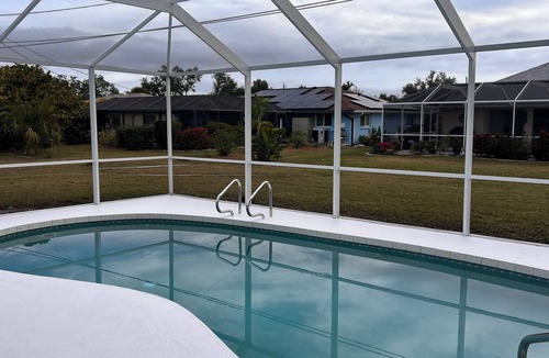 Venice Groves House | Charming 2-bedroom house in awesome Venice with AC and pool heater