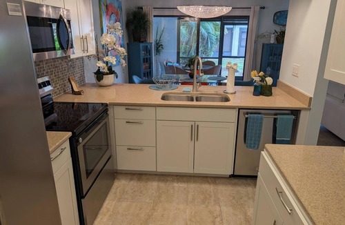 Iona House | Charming 3-bedroom town home with WiFi, AC in marvelous Fort Myers