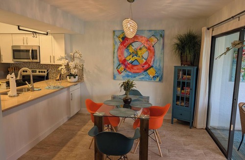 Iona House | Charming 3-bedroom town home with WiFi, AC in marvelous Fort Myers