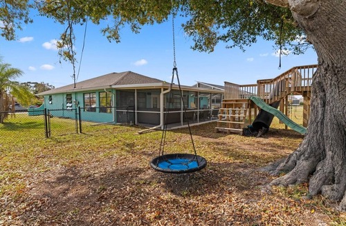 Port Charlotte House | Charming 4-bedroom Pool and Hot Tub home with WiFi in delightful Port Charlotte