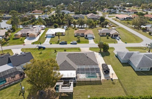 Port Charlotte House | Charming 4-bedroom Pool and Hot Tub home with WiFi in delightful Port Charlotte