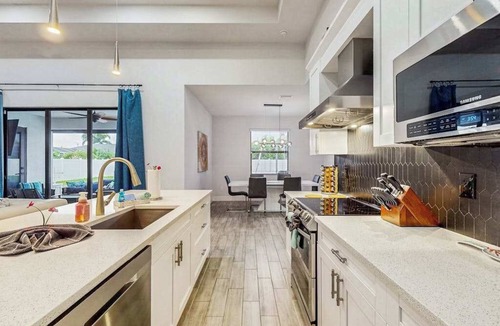 Trafalgar House | Charming dog-friendly home with pool, fireplace, fast WiFi, & washer/dryer