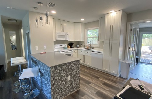 Alta Vista House | Charming Downtown Sarasota Cottage- near Legacy Trail and 10 min to beach!