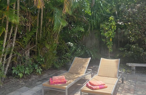 Wilton Manors House | Charming Island City Oasis 1 BR + Den with Private Backyard & Entrance.