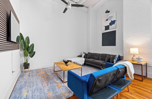Greenville Apartment | Charming ~ Spacious 3-bedroom apartment in fabulous Greenville