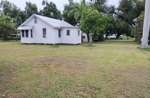 Alabama Grove Terrace House | Charming Vintage Honeymoon Cottage