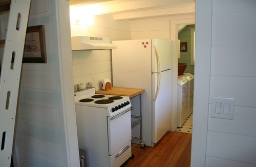 Mapleton Cottage | Charming waterfront cottage with fireplace and deep water dock