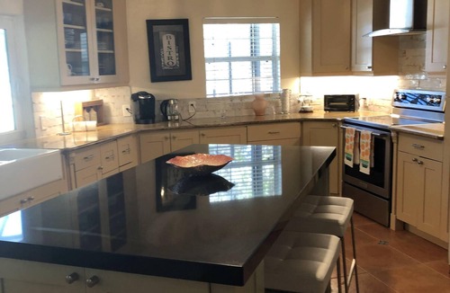 Willoughby Acres House | Cheerful 3 bedroom house with a heated pool