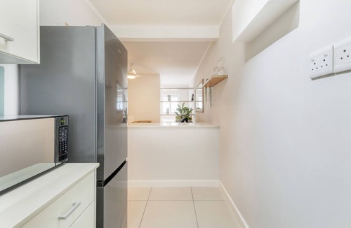 Sea Point Apartment | Chic Sea Point Retreat|Walk to the Promenade&Cafés
