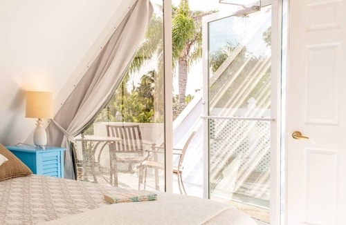 San Carlos Park Villa | Classic Pyramid – Fort Myers' Most Unique Hideaway