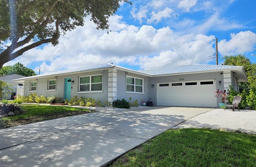 Southgate House | Close to Beaches & Downtown w/Pool, Family Friendly