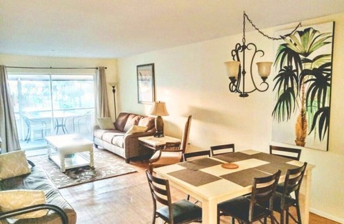 Gulf Gate Estates Condo | Close to Siesta Key. Screened Large Patio. 2 King beds. Sarasota 2Br Condo. WiFi