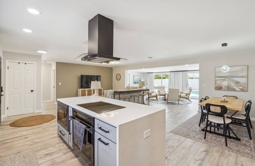 Southgate House | Coastal Comfort Getaway in the Heart of SRQ