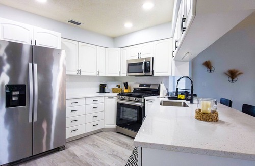 Englewood East House | Coastal Family Retreat with Pool & Hot Tub Heat Included Near Gulf Coast Beaches