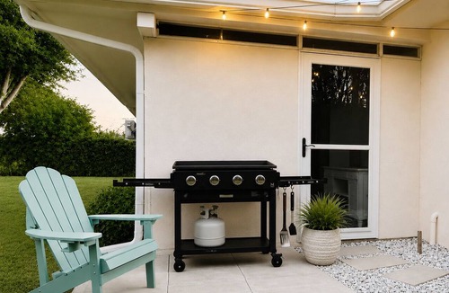 Yacht Club House | Coastal Retreat in Cape Coral's Yacht Club Area - Fenced Backyard