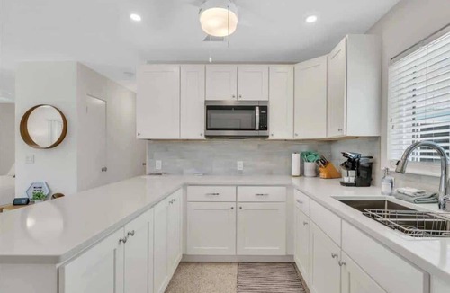 Laurel House | Coastal Studio Getaway|5 Min to Beach|Pool