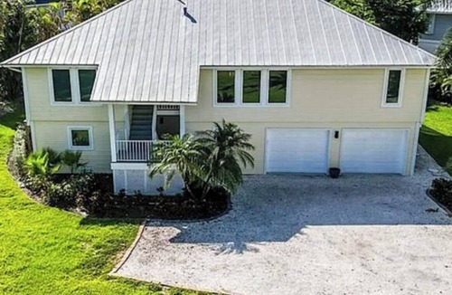 Chateaux Sur Mer House | Coconut Palm Hideaway, Private Pool home, close to Beach, 6 bedroom