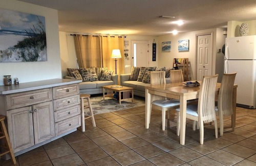 Gulf Gate Estates House | Come live the simple life: Close to Siesta, Relaxing with sunroom, patio.