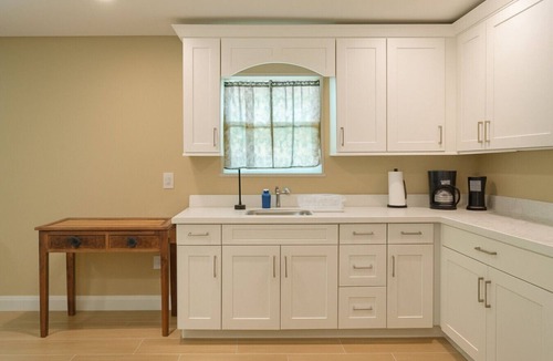 Lehigh Acres House | Comfy 2BR Stay with En-Suite & Full Kitchen