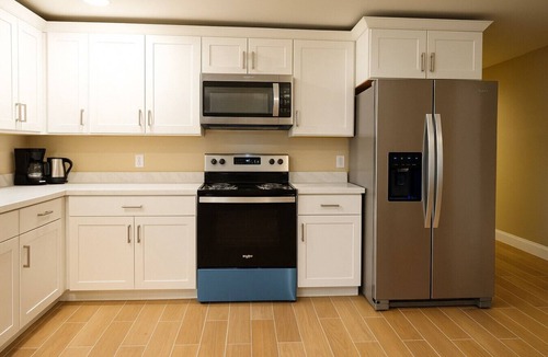 Lehigh Acres House | Comfy 2BR Stay with En-Suite & Full Kitchen