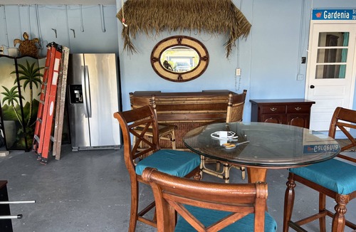 Bay Esplanade House | Completely RENOVATED-Clearwater Beach🌴 spotless, pet-fenced 2 min walk to beach