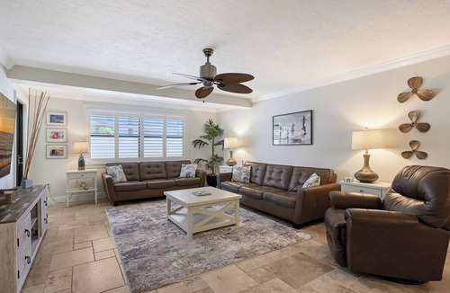 Siesta Key Condo | Condo on Siesta Key/Crescent Beach. Steps to ocean and many shops/activities!