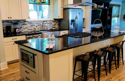 Dunedin House | Condor Nest-private home-walk to downtown & the water! New heated POOL!